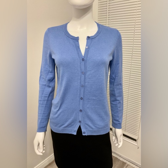 Talbots Legendary cardigan size-XS is an indispensable accessory all year round. - Picture 7 of 10